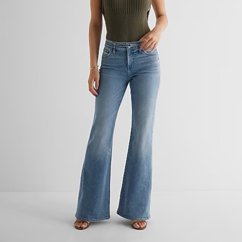 Express Mid Rise Light Wash 70s Flare 2R
